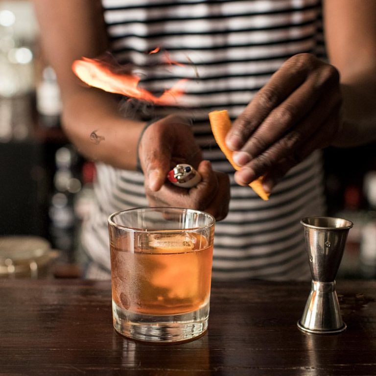 cocktail bar newtown